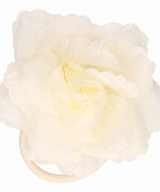 Witte lichtgele bloem in het haar
